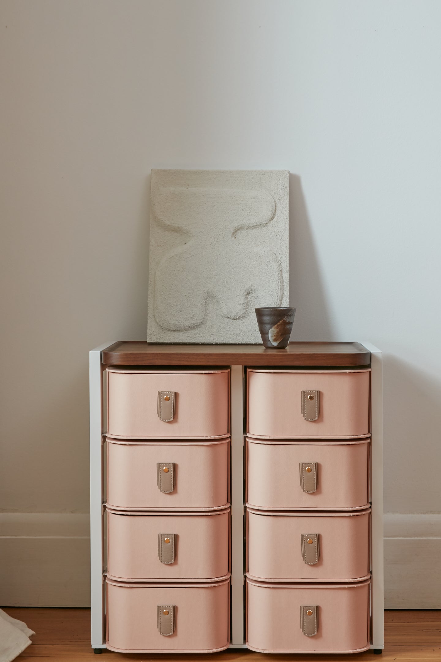 White 8 box stand with rose boxes and blush handles by SAGITINE, featuring a modern design.