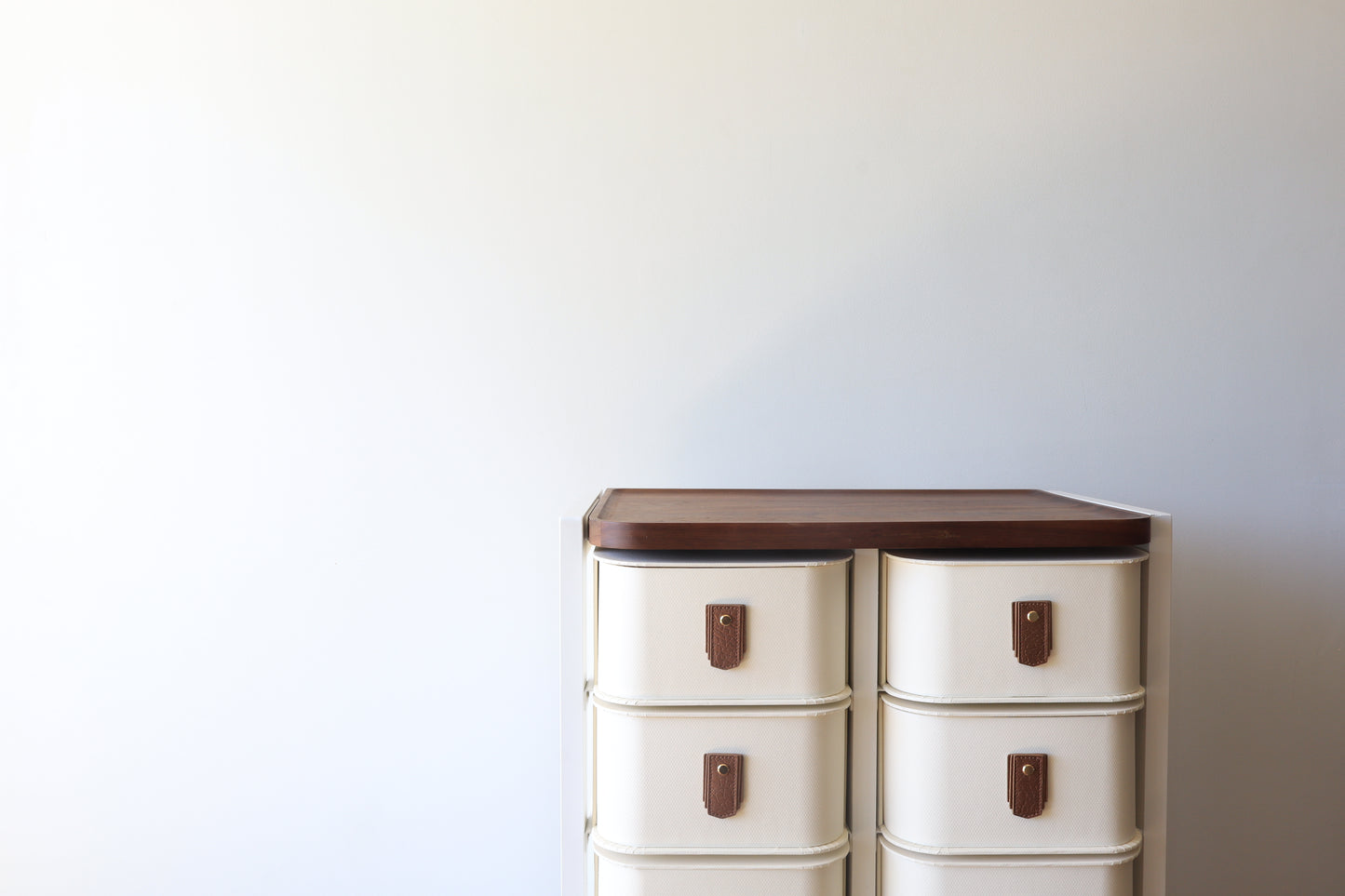 Rose gold leather pull handle by Sagitine, showcasing a stylish and modern design.